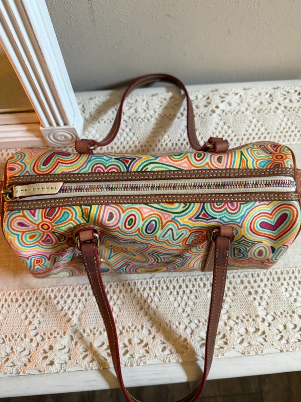 VTG Y2K Dooney & Bourke
"Crayon Hearts Collection"
Barrel Shoulder Bag - Picture 7 of 13